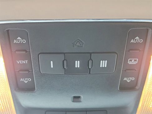 Used 2017 Chrysler 300 Touring w/ Value Package image 28