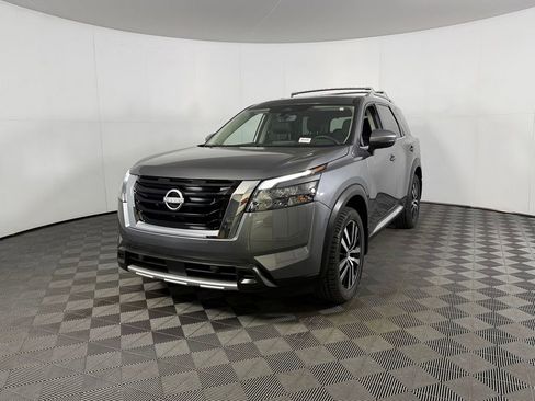 Used 2025 Nissan Pathfinder Platinum w/ Cargo Package AWD/4WD image 3