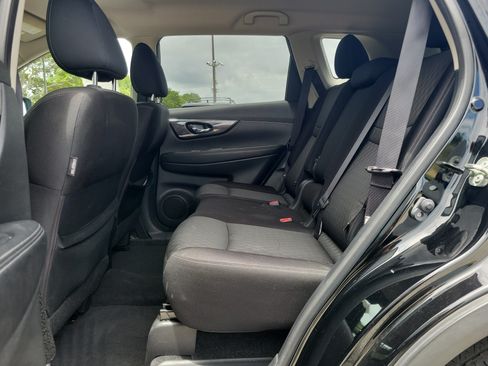 Used 2019 Nissan Rogue SV w/ Premium Package FWD image 9