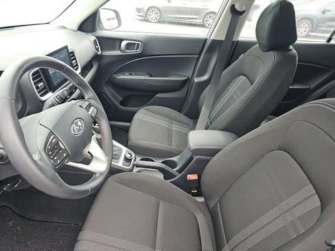 Used 2023 Hyundai Venue SEL image 15