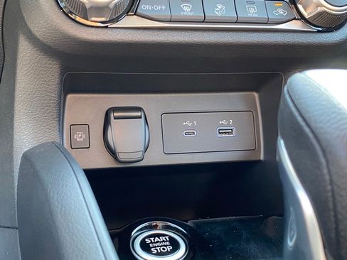 New 2025 Nissan Versa SR w/ Trunk Package image 27