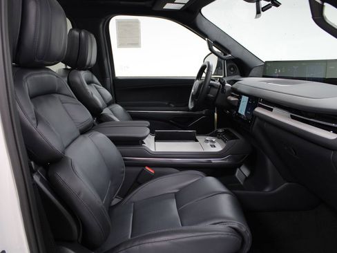 New 2026 Lincoln Navigator Reserve w/ Jet Appearance Package AWD/4WD image 35