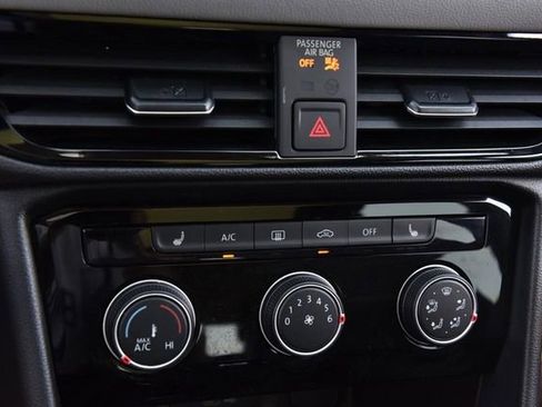 Used 2023 Volkswagen Taos SE w/ Panoramic Sunroof Package AWD/4WD image 14