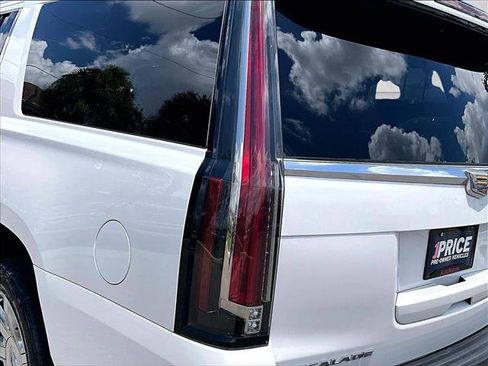 Used 2017 Cadillac Escalade ESV Luxury RWD image 29