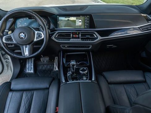 Used 2022 BMW X7 M50i w/ Dynamic Handling Package image 14