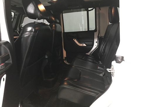 Used 2014 Jeep Wrangler Unlimited Sahara image 16