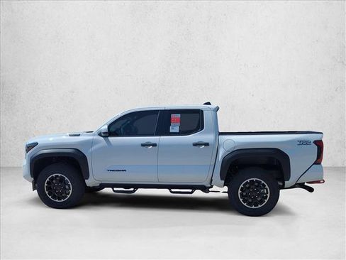 Certified 2025 Toyota Tacoma TRD Off-Road AWD/4WD image 8