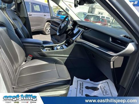 Used 2023 Jeep Grand Cherokee L Limited AWD/4WD image 24
