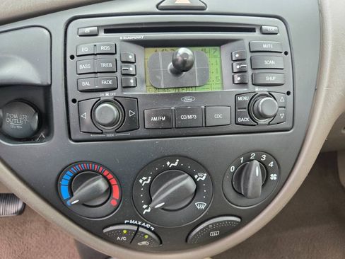 Used 2003 Ford Focus SE FWD image 20