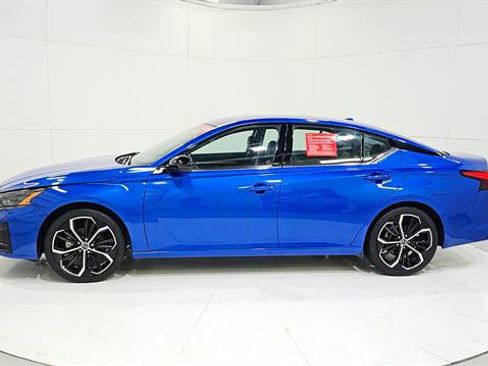 Certified 2025 Nissan Altima 2.5 SR FWD image 5