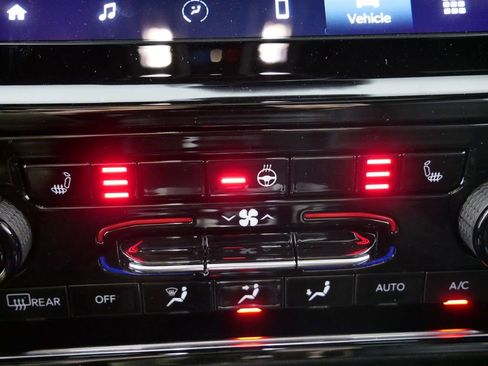 Certified 2024 Jeep Grand Cherokee Altitude image 48