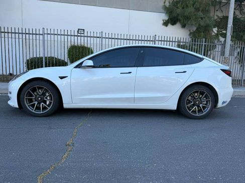 Used 2021 Tesla Model 3 Standard Range Plus RWD image 3
