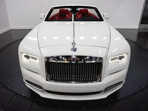 Used 2017 Rolls-Royce Dawn RWD image 27