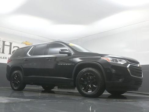 Used 2021 Chevrolet Traverse LS FWD image 2