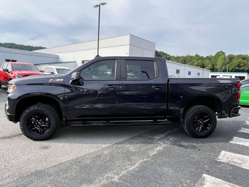 Used 2022 Chevrolet Silverado 1500 LT Trail Boss w/ LPO, Dark Essentials Package AWD/4WD image 4