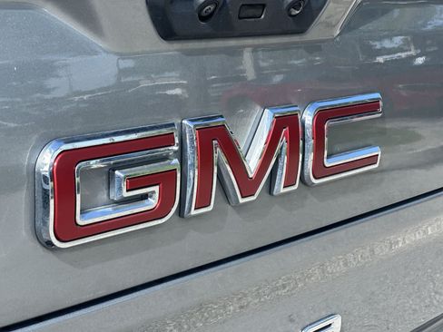 Used 2024 GMC Sierra 1500 AT4 w/ Technology Package AWD/4WD image 9