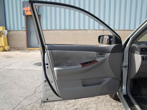 Used 2003 Toyota Corolla CE FWD image 18