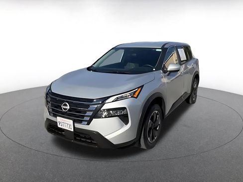 Used 2025 Nissan Rogue SV image 7