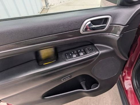 Used 2018 Jeep Grand Cherokee Limited image 11