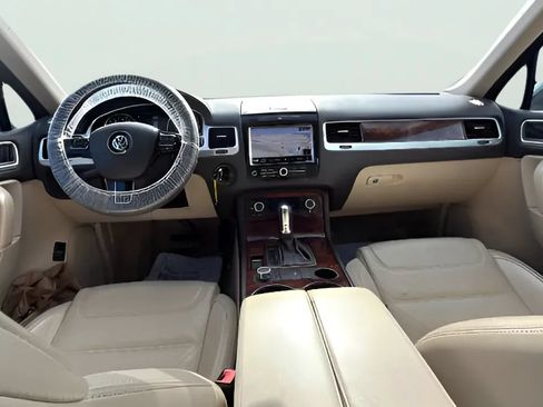 Used 2012 Volkswagen Touareg Executive AWD/4WD image 7