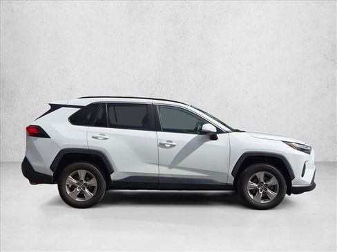 Used 2022 Toyota RAV4 XLE w/ Convenience Package FWD image 4