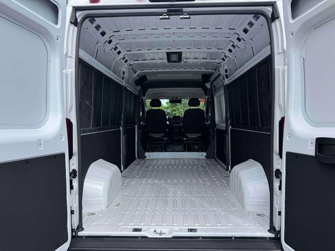 Used 2026 RAM ProMaster 2500 w/ Convenience Group FWD image 14