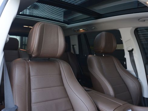 Used 2024 Mercedes-Benz GLS 450 4MATIC image 29