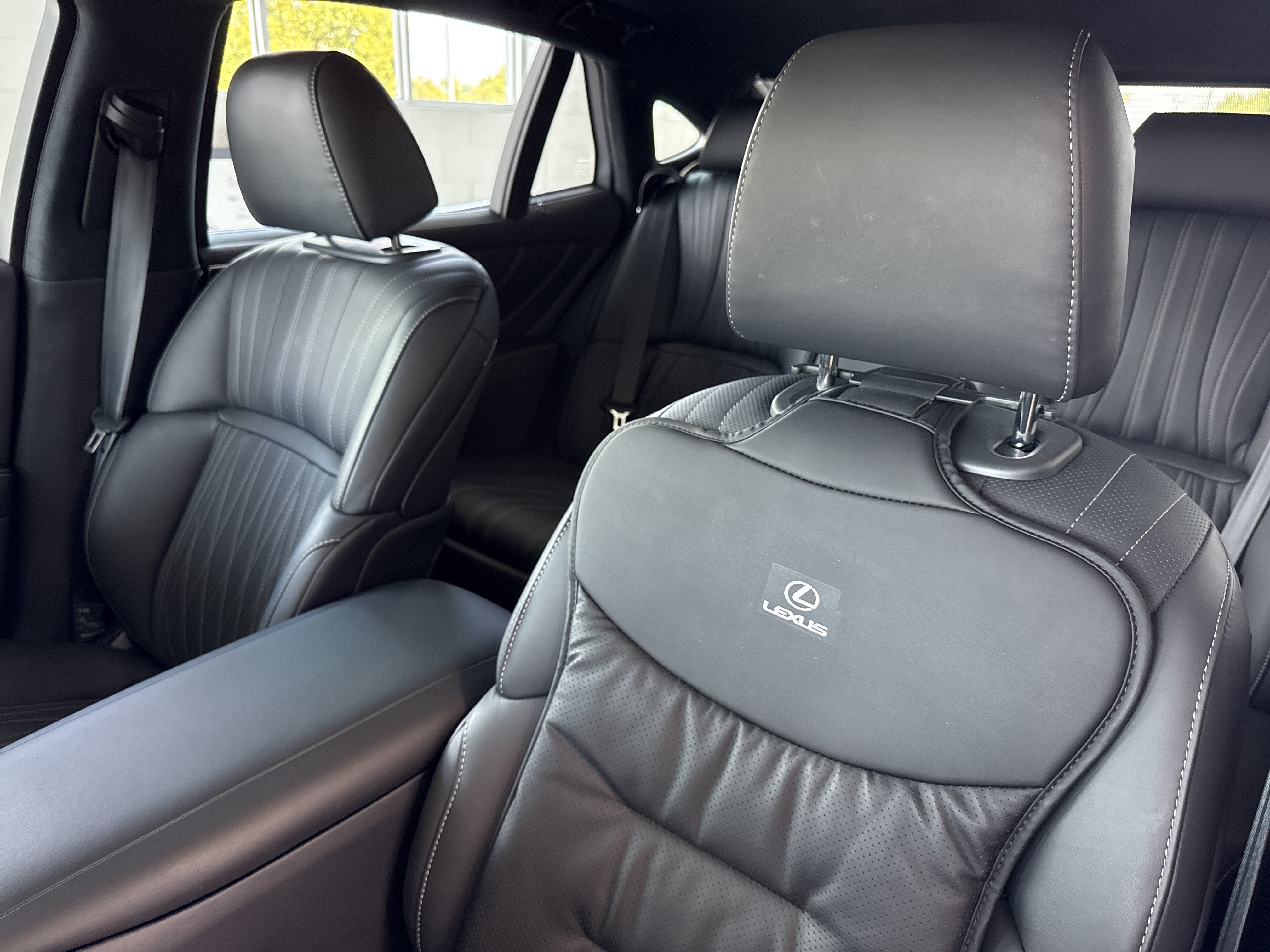 Used 2023 Lexus LS 500h AWD w/ Luxury Package image 24