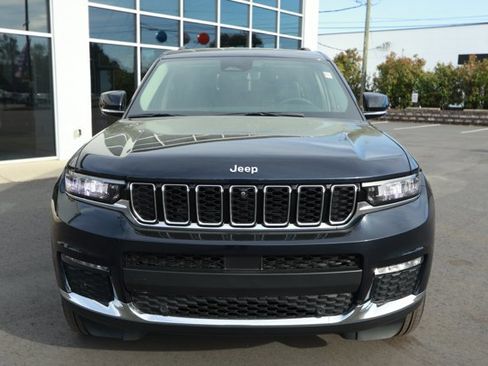 Used 2023 Jeep Grand Cherokee L Limited w/ Luxury Tech Group II image 2