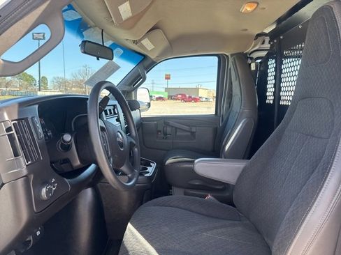 Used 2024 GMC Savana 2500 w/ Driver Convenience Package image 2