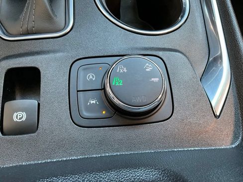 Used 2023 Chevrolet Traverse High Country AWD/4WD image 17