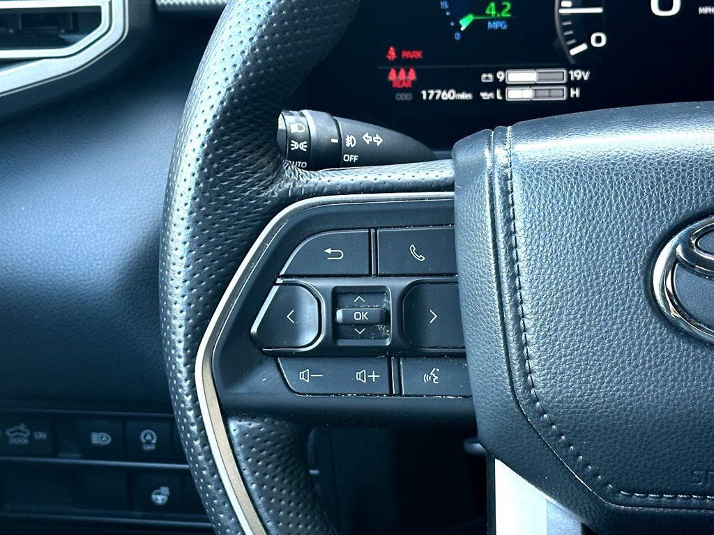 Used 2025 Toyota Tundra Limited AWD/4WD image 20
