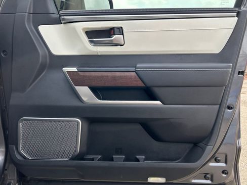 Used 2025 Toyota Sequoia Capstone image 25