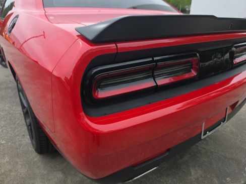 Used 2022 Dodge Challenger SXT w/ Plus Package image 6