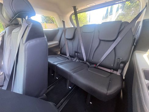 Used 2026 Kia Carnival FWD image 31