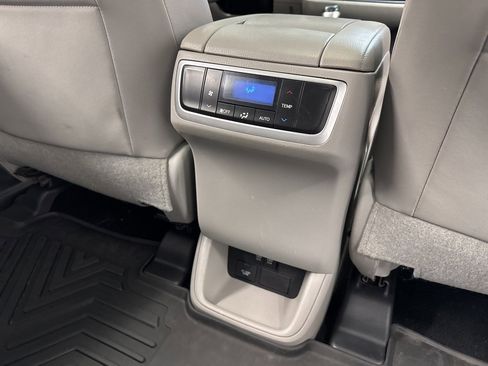 Used 2019 Toyota Highlander XLE image 50