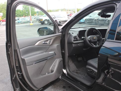 New 2026 Chevrolet Traverse LT w/ Driver Confidence Package AWD/4WD image 8