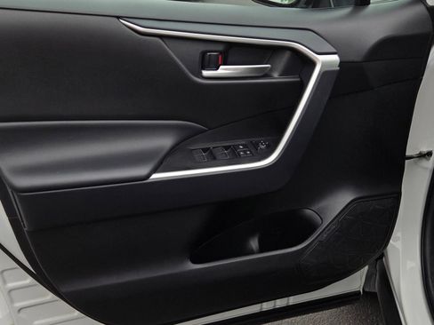 Certified 2025 Toyota RAV4 XLE AWD/4WD image 9