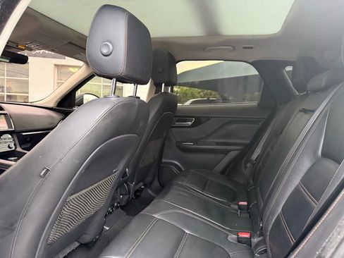 Used 2020 Jaguar F-PACE Prestige image 12