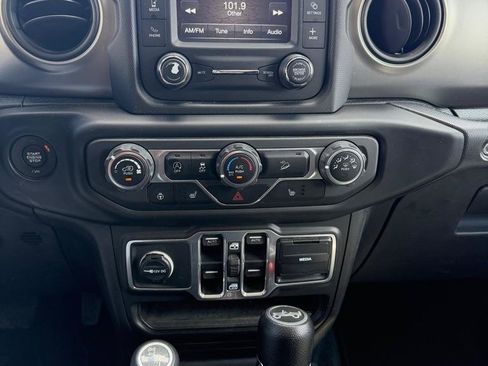 Used 2018 Jeep Wrangler Unlimited Sport S AWD/4WD image 15