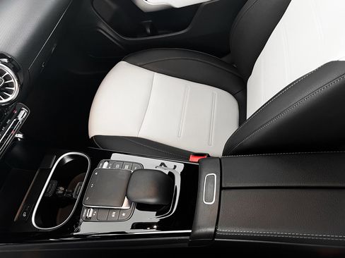 Used 2022 Mercedes-Benz CLA 250 image 27