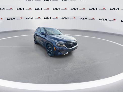 Certified 2024 Kia Seltos EX FWD image 2
