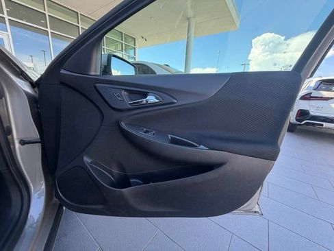 Used 2025 Chevrolet Malibu LT FWD image 32