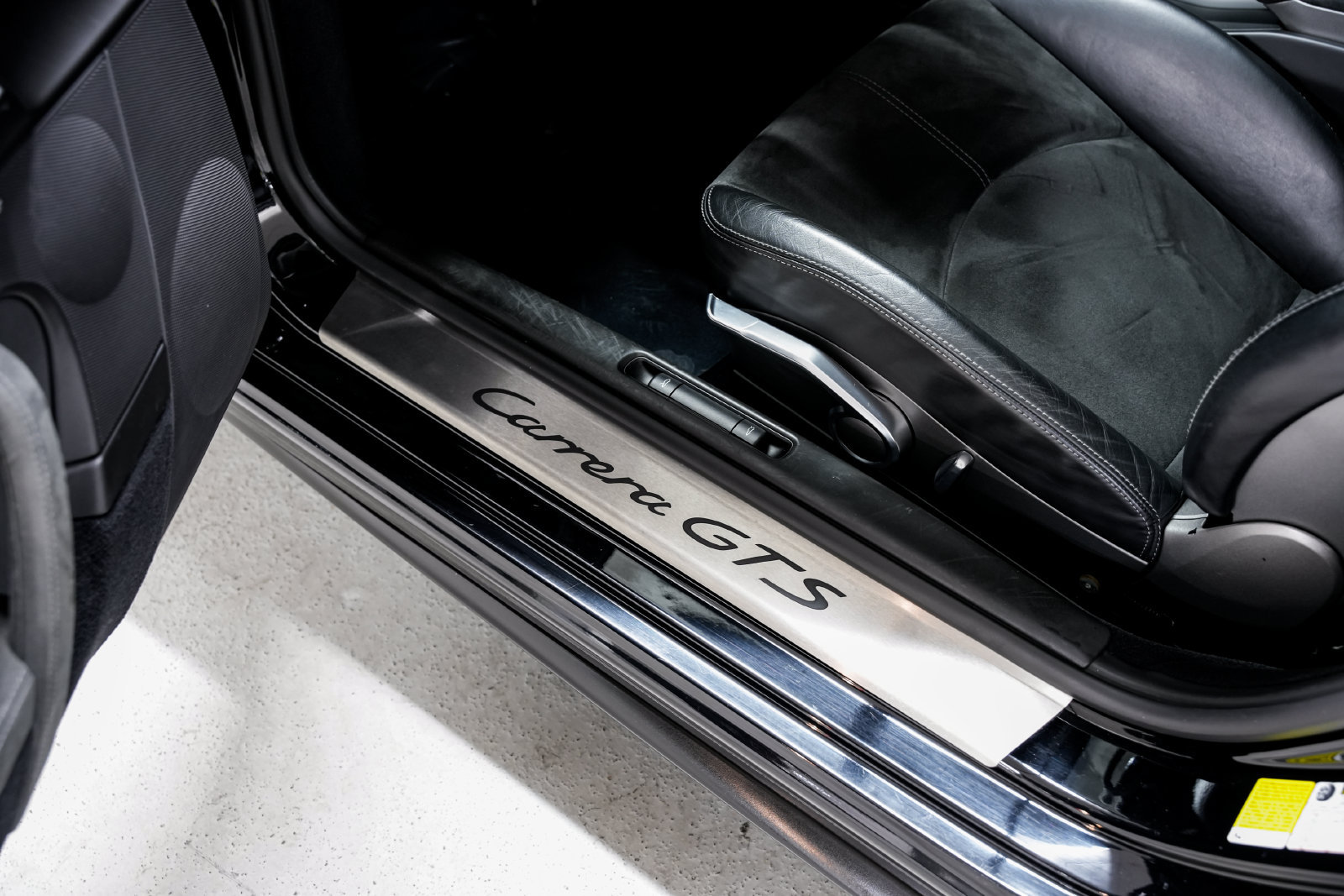 Used 2012 Porsche 911 Carrera GTS RWD image 21