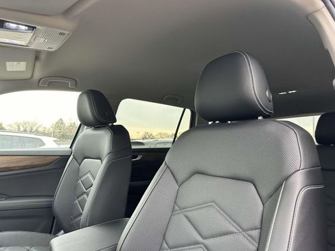 Used 2025 Volkswagen Atlas SE w/ Black Wheel Package image 16