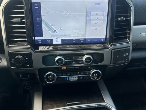 Used 2022 Ford F350 Lariat w/ Black Appearance Package AWD/4WD image 8
