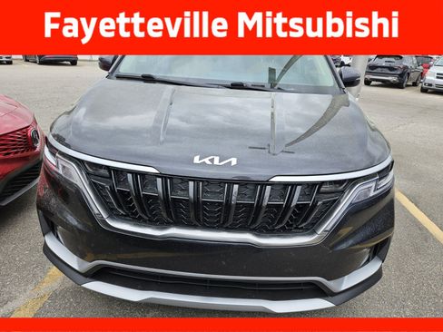 Used 2024 Kia Carnival LX image 5