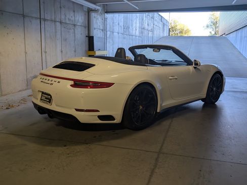 Used 2018 Porsche 911 Carrera 4S image 9