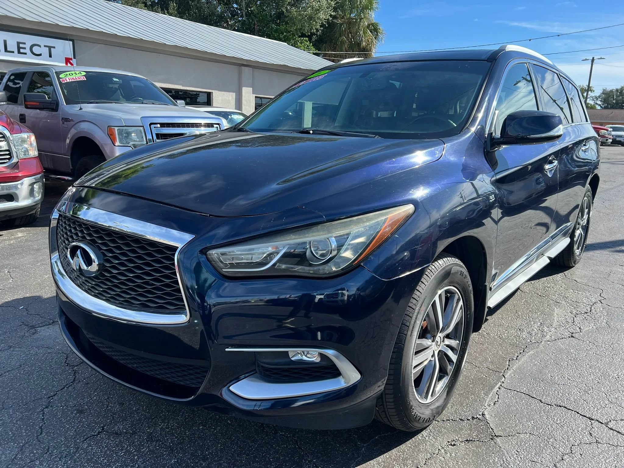 Used 2016 INFINITI QX60 Luxe AWD/4WD image 2