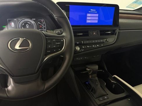 Used 2025 Lexus ES 300h w/ Premium Package FWD image 30